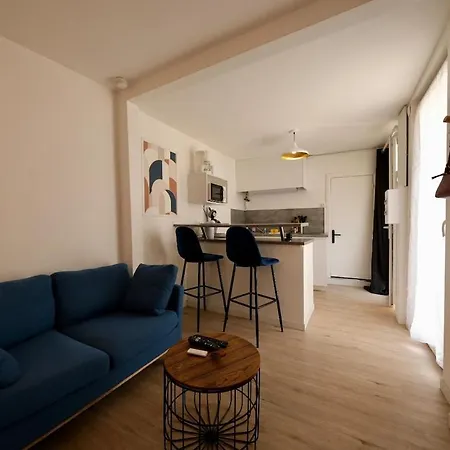 - Independant Avec Cour Lejlighed *