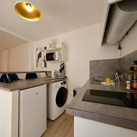 - Indépendant Avec Cour * Rouen