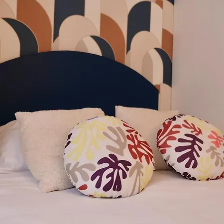 - Independant Avec Cour *