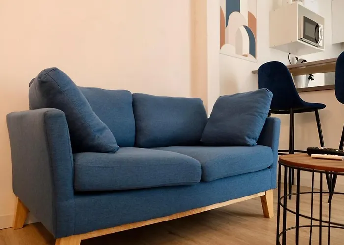 - Independant Avec Cour Apartment *