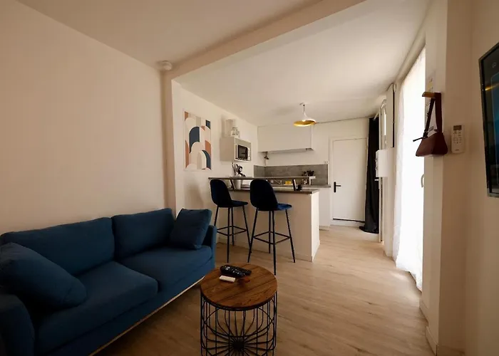 - Independant Avec Cour Apartment *