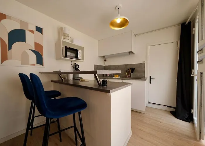 - Independant Avec Cour Apartment *