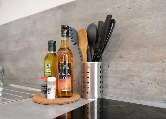 - Independant Avec Cour Apartment *